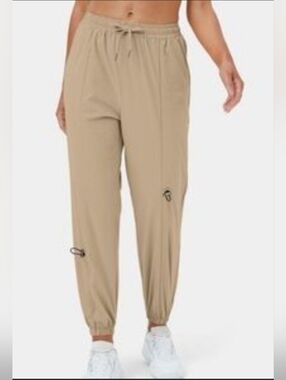 Halara Jogger Pants in Tan Large
